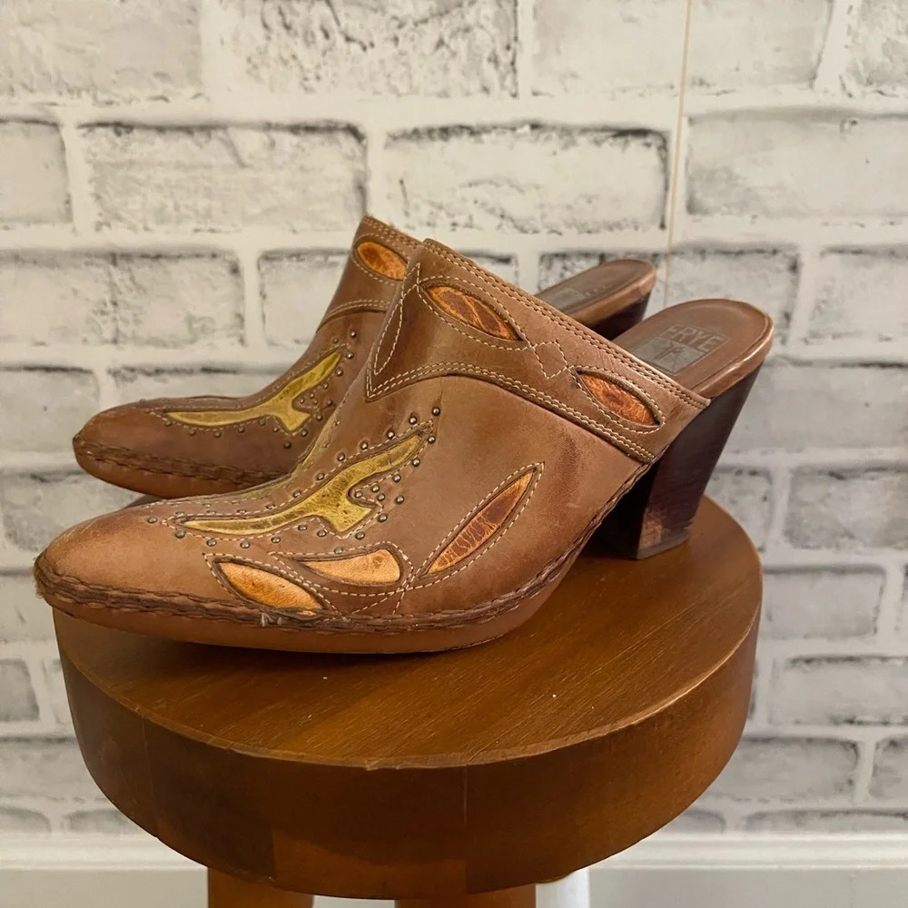 Women’s FRYE Phoenix studded brown clog mules leather western slip on boots Sz 6